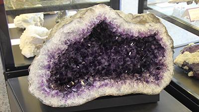 杜根博物馆的紫水晶地质